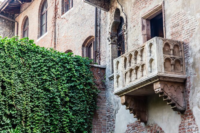 Explore Verona in 60 minutes with a Local - Starting at Chiesa di San Luca Evangelista
