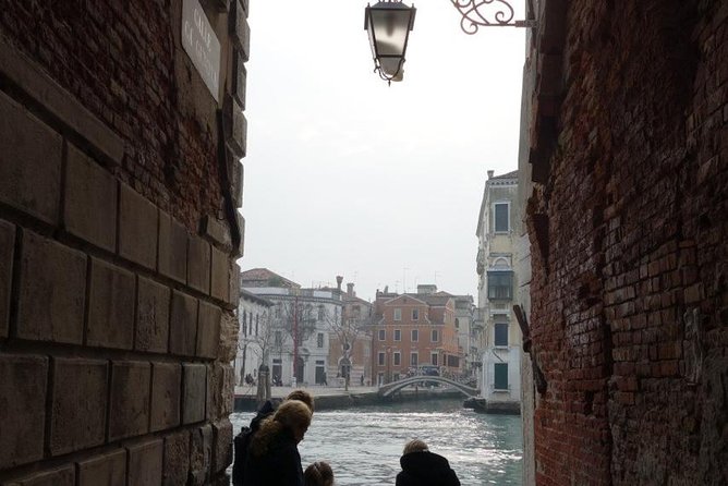 FriendInVenice: Experience the True Venice with a Private Tour - Why this is a useful first step in Venice
