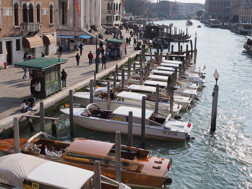 From Lake Garda: Full-Day Guided Group Tour of Venice - Rialto Bridge and finding your own Venice
