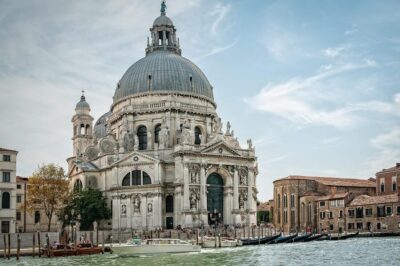From Lake Garda: Venice City and Lagoon Guided Tour