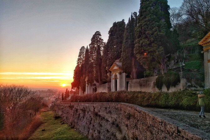 From Padua: Tour to the walled town of Monselice - Entering Castello Cini in Monselice