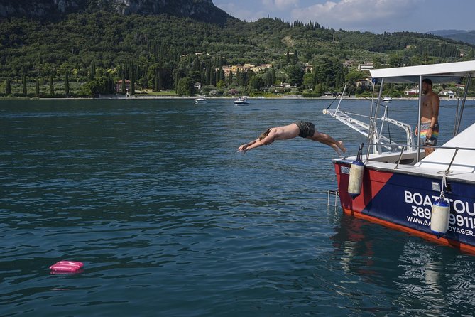 From Peschiera: Cruise on the southern coast to Sirmione - One hour to 1.5 hours in Sirmione