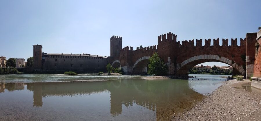 From Venice: Day Trip to Verona by Train with Guided Tour - Meeting your guide at Venice Santa Lucia