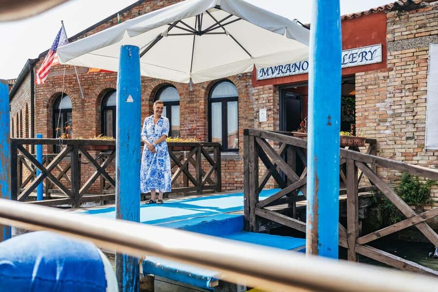 From Venice: Murano & Burano Guided Tour by Private Boat - Guide quality makes a real difference