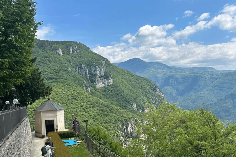 From Verona: Day tour to Madonna della Corona - From Piazzetta Santi Apostoli to the mountains