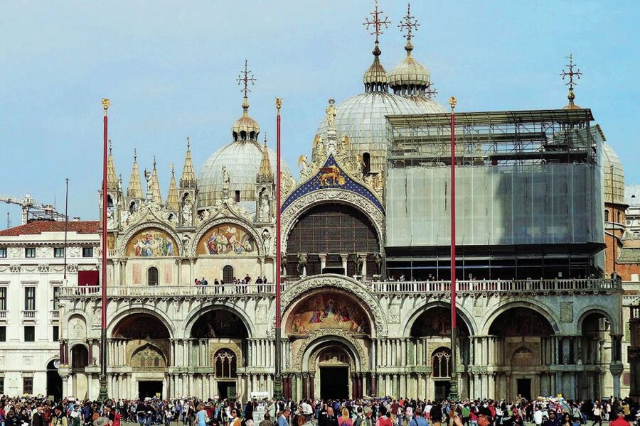Full Venice Walking Tour: Doge's Palace and St. Mark's - The guide makes or breaks the long walk