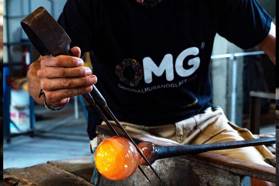 Glass Blowing Show Visit Murano Glass Factory & Showroom OMG - How to make the short format work