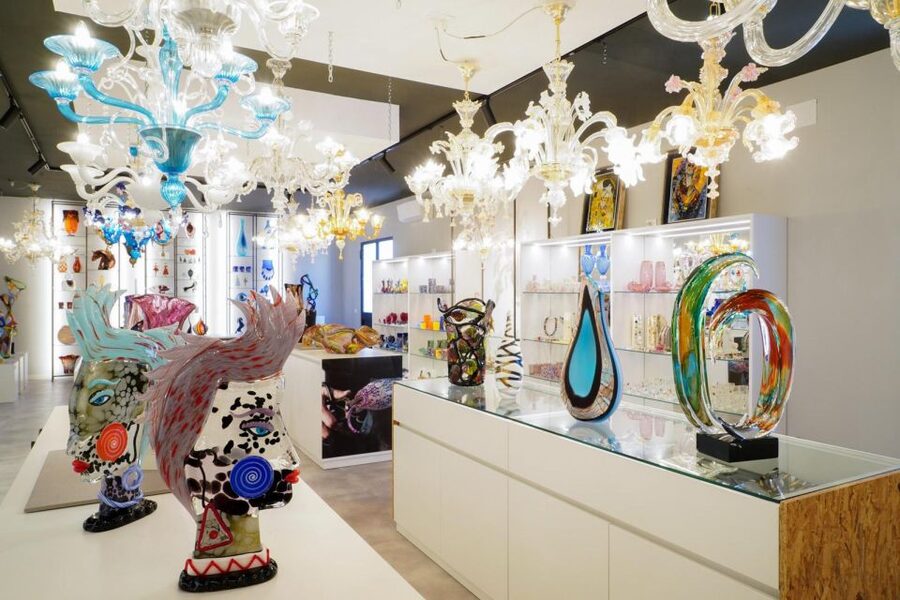 Glass Blowing Show Visit Murano Glass Factory & Showroom OMG - Why the glassblowing is worth seeing