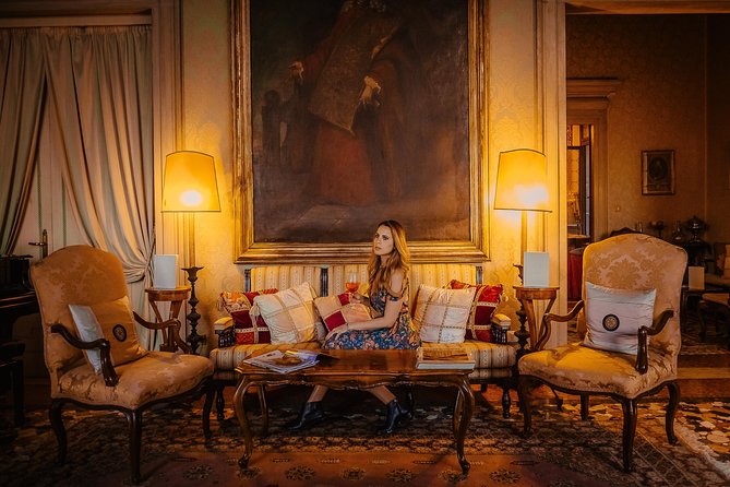 Gondola Ride and Aperitif in a Venetian Palace - What the private format changes