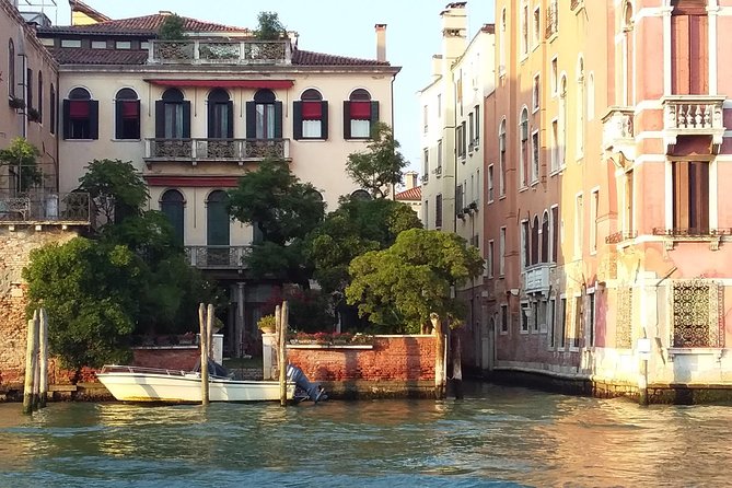 Grand Canal boat tour and Murano glass experience with Hotel pick up - Crossing to Murano and entering the glass factory