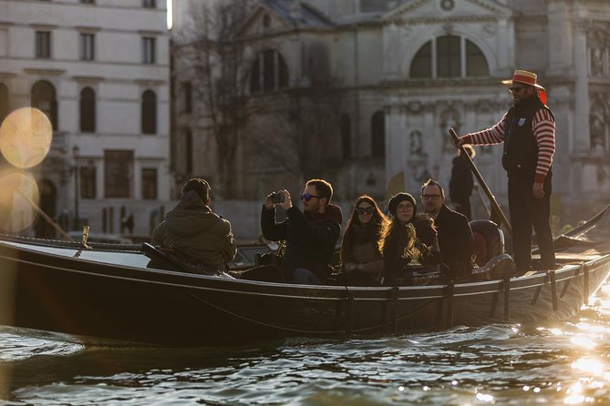 Grand Canal Gondola Experience with Live Commentary™ - Seating, group size, and comfort