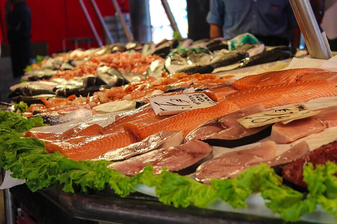 Guided Small Group Kickstart Food Tour of Venice - Crossing the Grand Canal by public traghetto