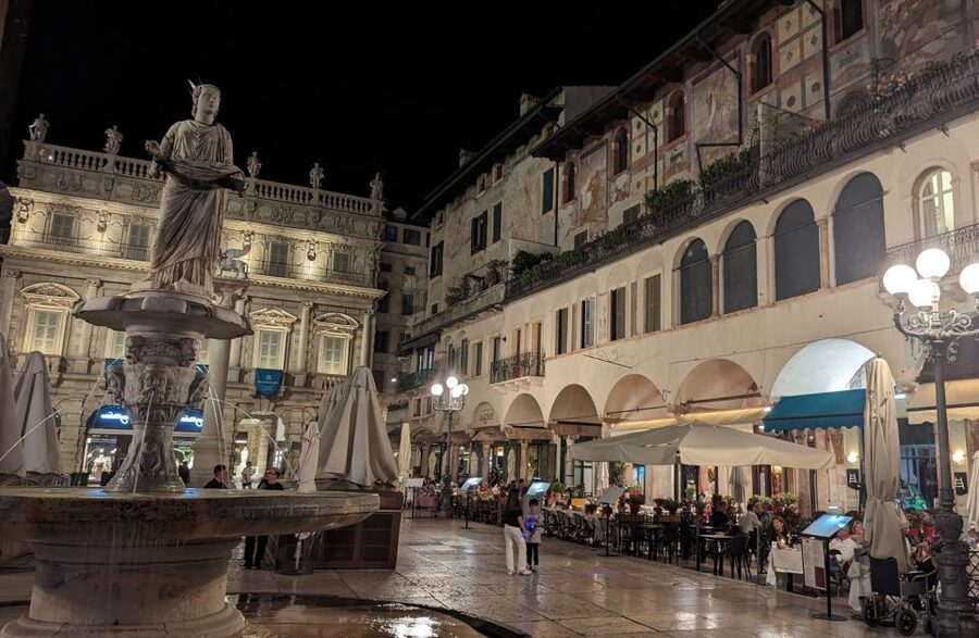 Guided Walking Tour in Verona - Stories beyond monuments: Carnival and Christmas
