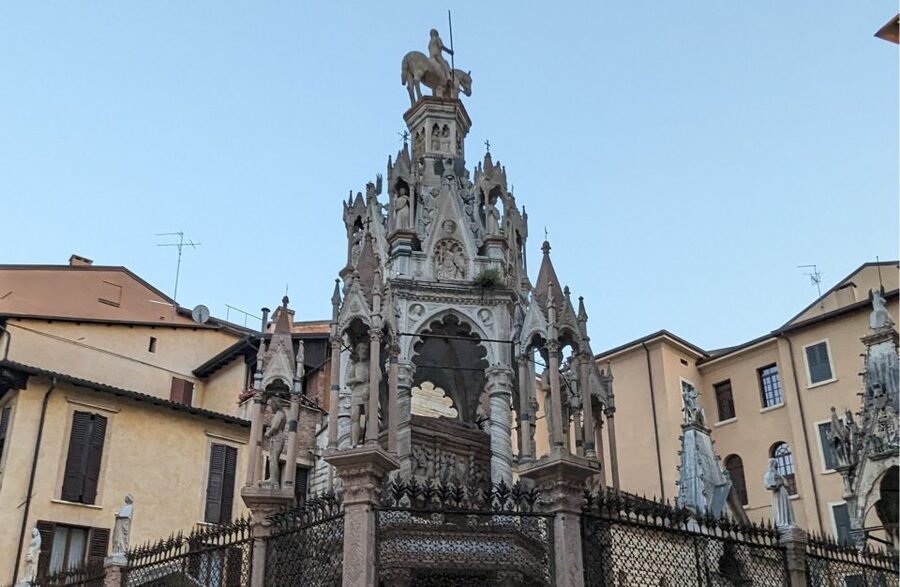 Guided Walking Tour in Verona - Verona Cathedral and the Capitolare Library area