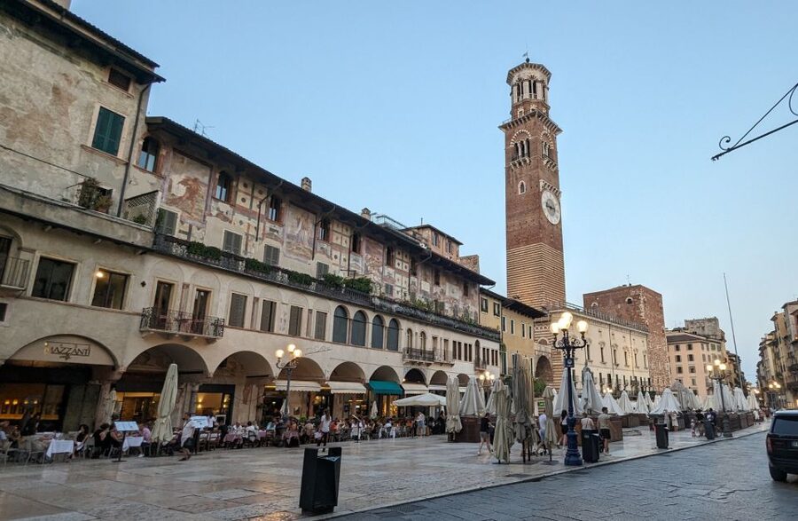 Guided Walking Tour in Verona - The viewpoint and Verona from above