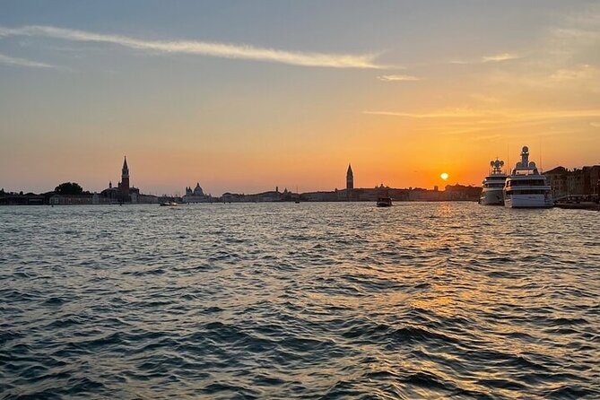 Half Day Boat Tour between Venice and the Islands - Murano and the Heat of the Glass Furnace