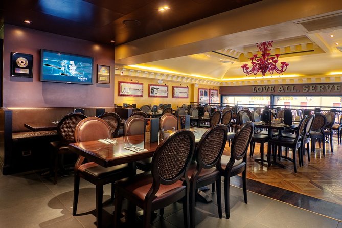 Hard Rock Cafe Venice with Set Lunch or Dinner - The canal view and the gondola contrast
