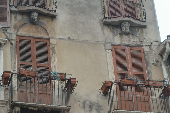 Hidden Verona at Sunset - evening walking tour - Finding the mark of Verona’s Jewish District
