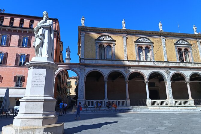 Hidden Verona & Kids Fun tour - Piazza dei Signori and Dante’s Verona