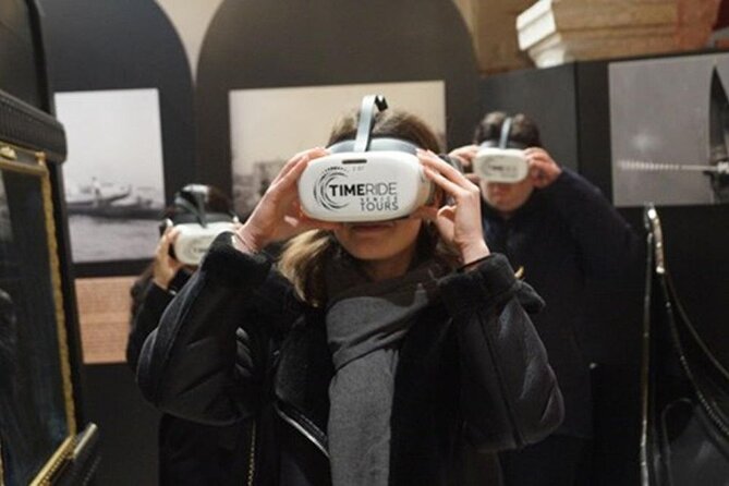 History Gallery: Venice in the Past 3D Experience - Looking inside a real gondola