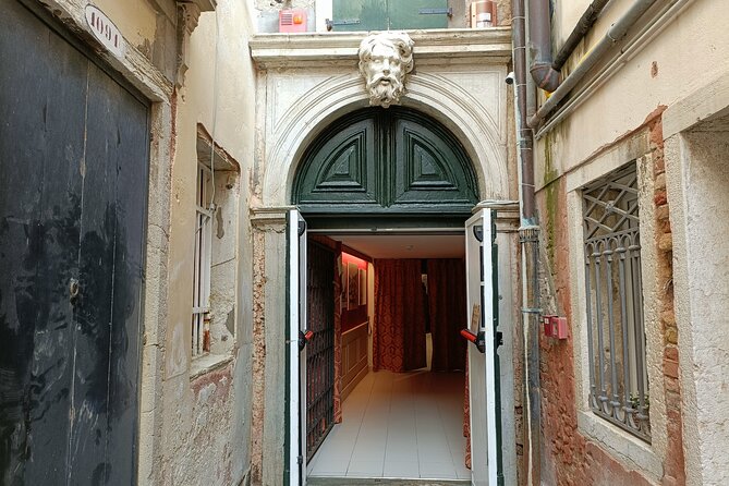 History Gallery: Venice in the Past 3D Experience - Is $10.43 a fair price?