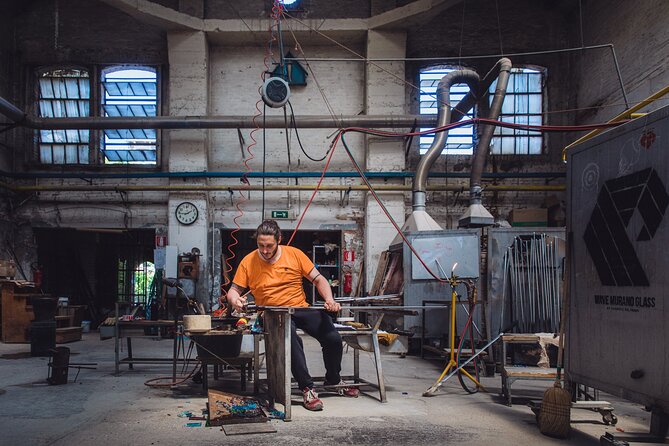 In-depth Guided Tour in a Real Murano Glass Factory - Getting close to the glassblowers