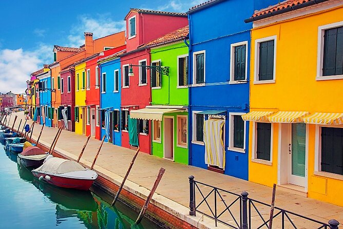 Island Hopping Tour: Mazzorbo, Burano and Murano - Walking level and group size