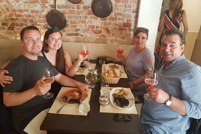 Jewish Ghetto and Cannaregio Food Tour in Venice - Wine tastings and dinner along the route