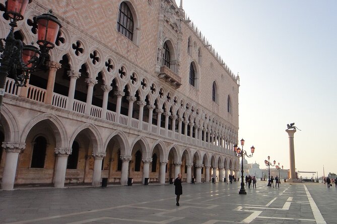 Kingly Venice: Doge Palace Ticket, Guided Tour & History Gallery - The meeting point deserves extra attention