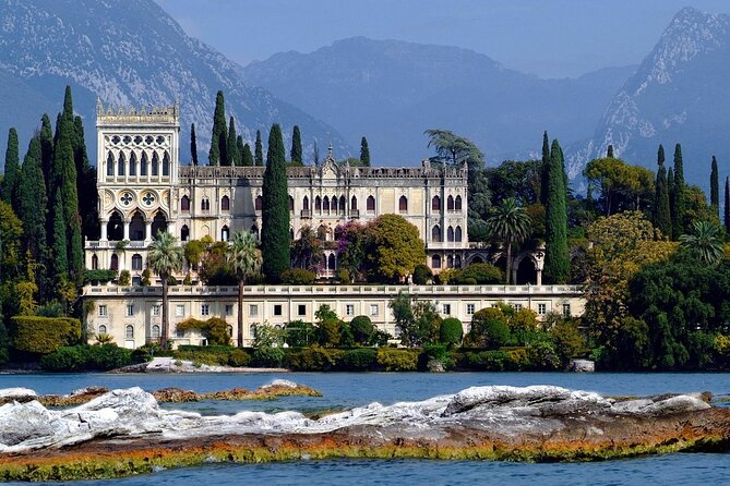 Lake Garda Tour aboard a Venetian Taxiboat - Punta San Vigilio, a graceful first stop
