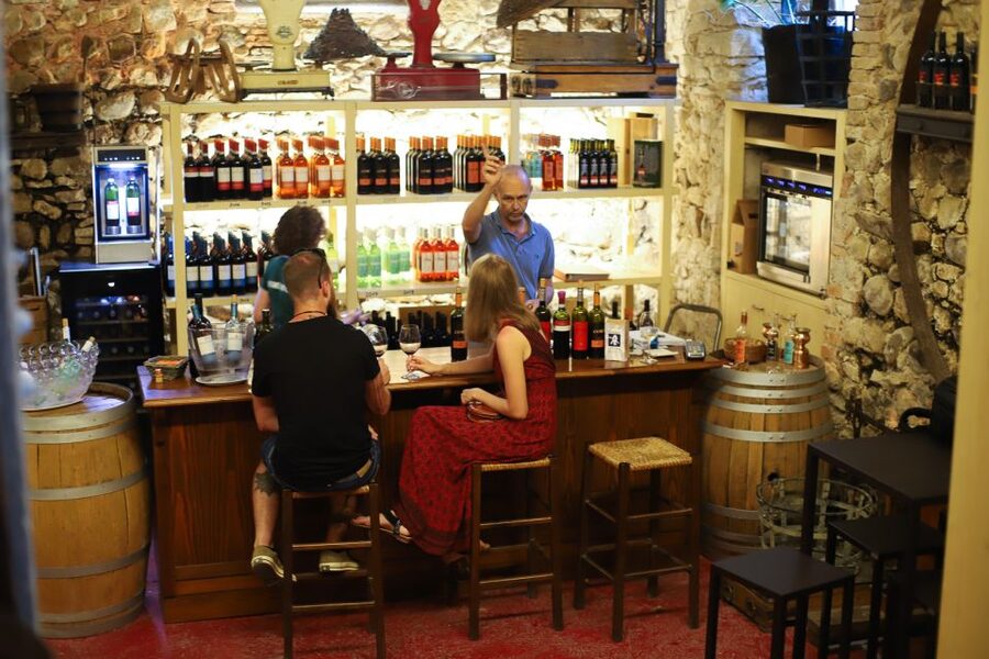 Lazise: Historical Center Wine Tasting Tour - Getting value from the $47 price