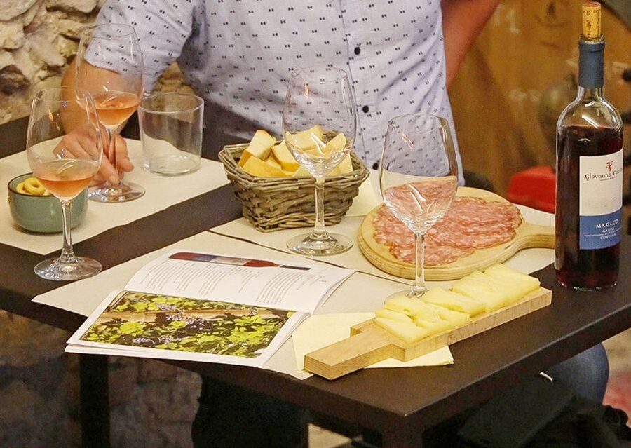 Lazise: Historical Center Wine Tasting Tour - Practical details that can make the visit easier