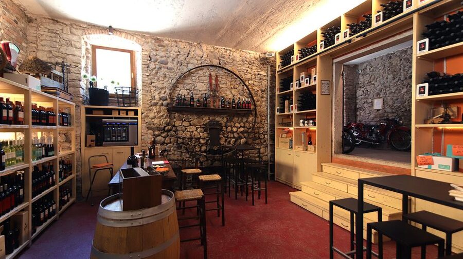 Lazise: Historical Center Wine Tasting Tour - Should you book the Lazise wine tasting?