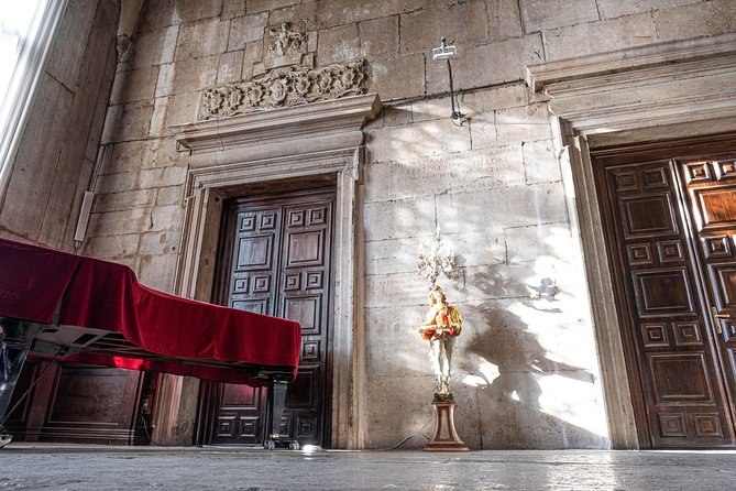 Lords of the Night Prisons Palace: Cells & Torture Tools Visit - Heat, stairs, and the 45-minute schedule
