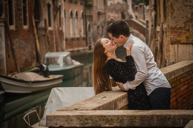 Luxurious Photoshoot in Venice - How Daniel handles posing and the people in your group