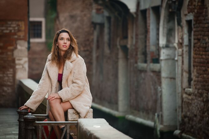 Luxurious Photoshoot in Venice - Gondolas, crowds, and other practical details