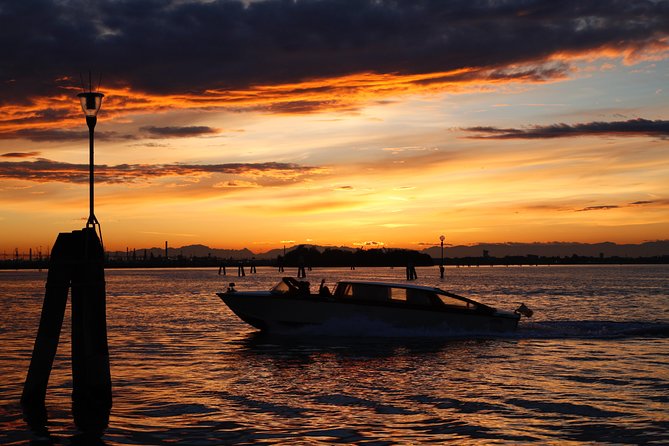 Luxury Tour of Murano & Burano by Private Boat and Guide - Murano glassblowing up close