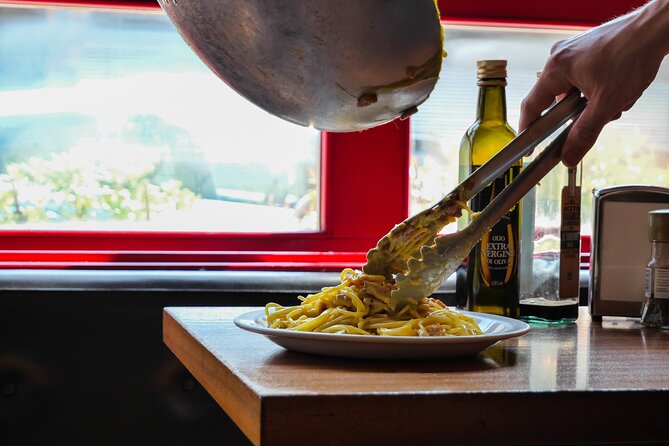 Make Pasta Carbonara from Scratch in a Jazz Club in Venice - What happens at the 4:00 pm meeting time