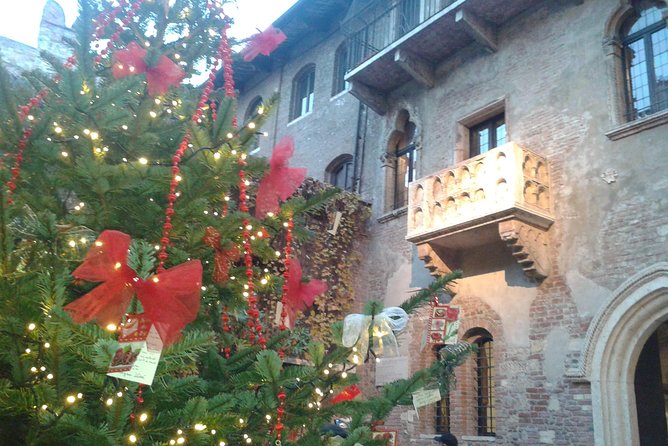 Make your Romantic Proposal in the City of Love - Piazza dei Signori brings the story closer