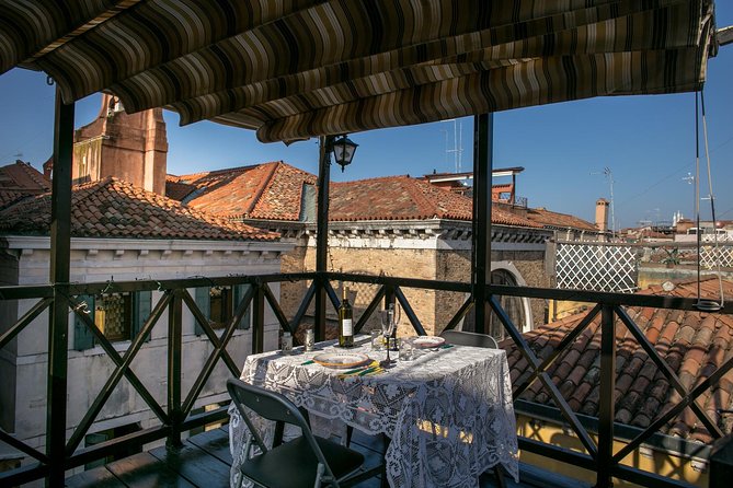 Market Tour and Dining at a Local's Home in Venice - Price, timing, and what the fee covers