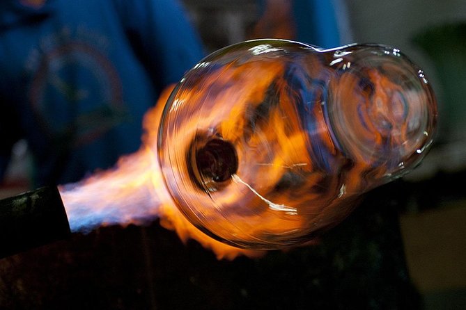 Molten glass magic - Glassblowing class - PRIVATE - Watching the demonstration before touching the glass