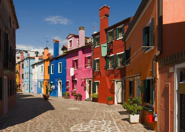 Murano, Burano and Torcello Half-Day Sightseeing Tour - Burano: the island that rewards a camera