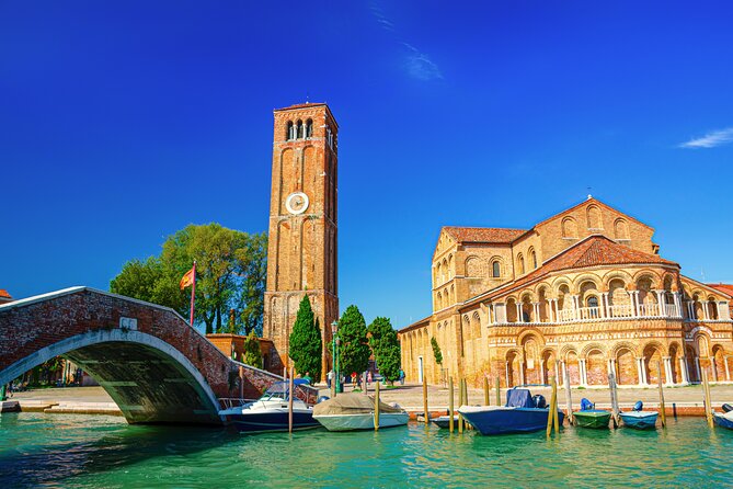Murano & Burano Islands Guided Small-Group Tour by Private Boat - Private boat versus public ferry