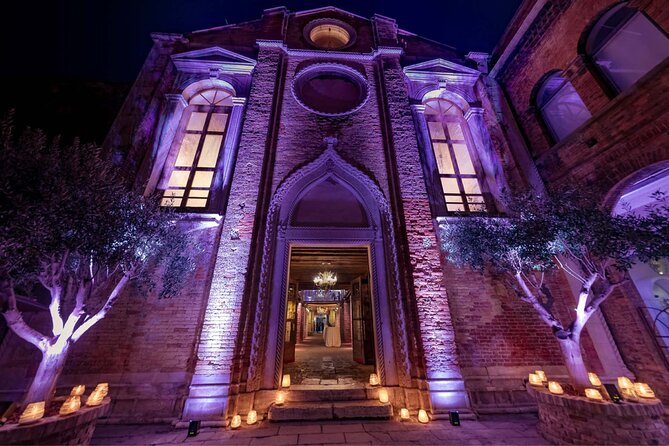 Murano Glass Blowing Demonstration - The Glass Cathedral - A glass show inside Santa Chiara