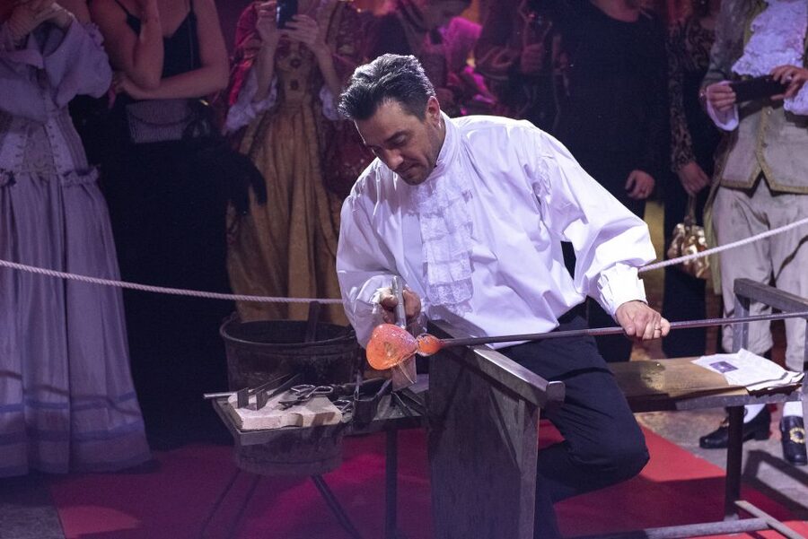 Murano: Glass Blowing Demonstration with Optional Drinks - Watching molten glass become a sculpture