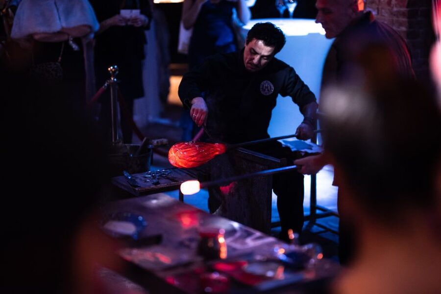 Murano: Glass Blowing Demonstration with Optional Drinks - A clear view from the seating area