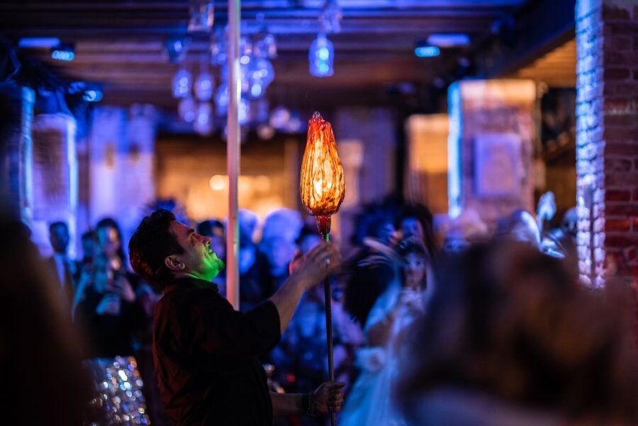 Murano: Glass Blowing Demonstration with Optional Drinks - Language, access, and check-in