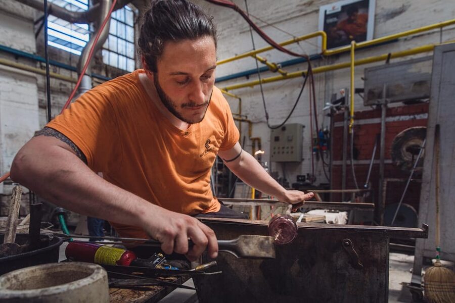 Murano: Glassblowing Workshop for Beginners - Finding the showroom in Murano