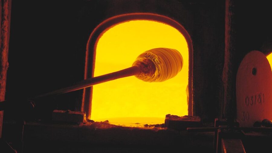 Murano: make your item with a glass master and take it home - Watching the Glass Master work