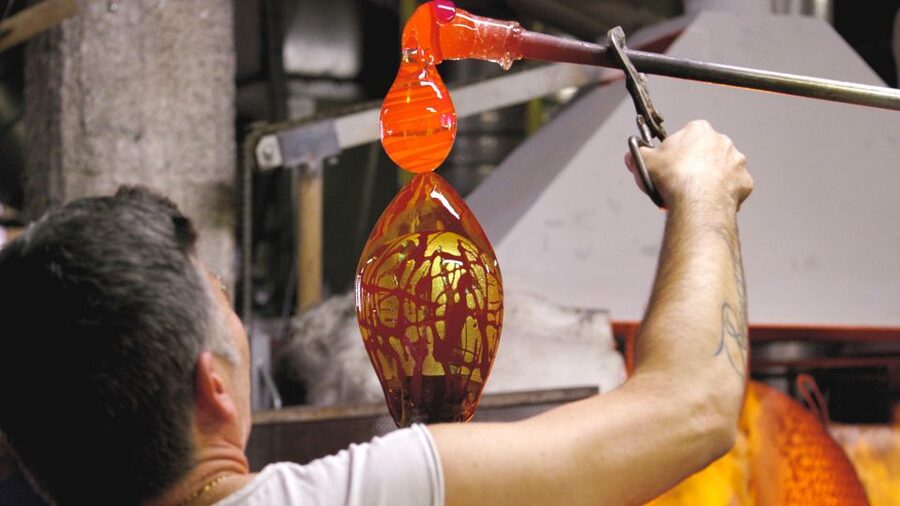 Murano: make your item with a glass master and take it home - The price and what you receive